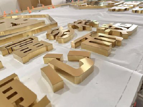 马关拉丝不锈钢字的特点。